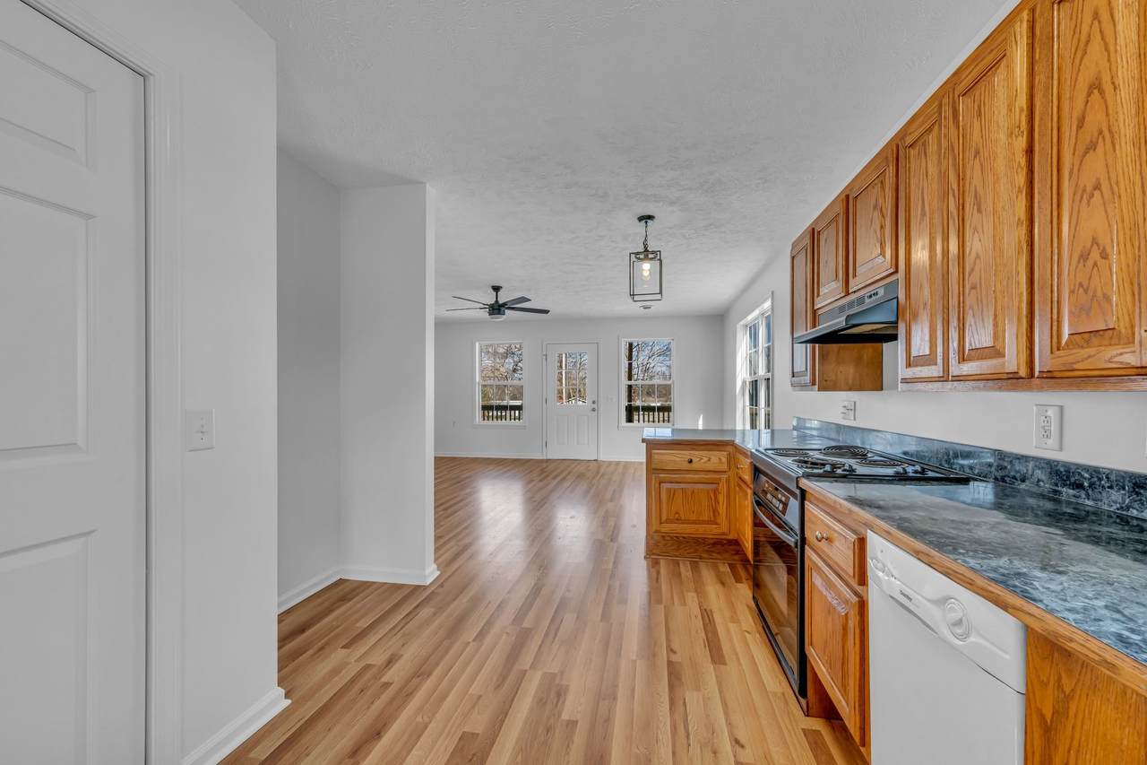 143 Ridgecrest St - Photo 1