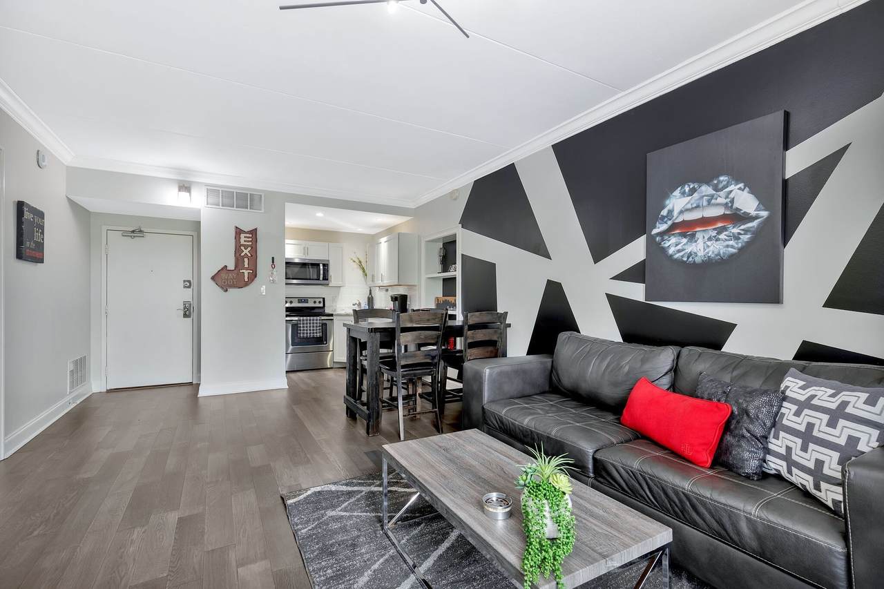 11 Music Sq - Photo 1