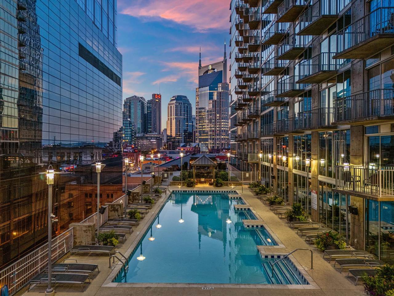 301 Demonbreun St - Photo 1