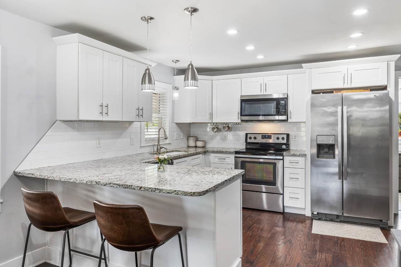 221 Duke St - Photo 1