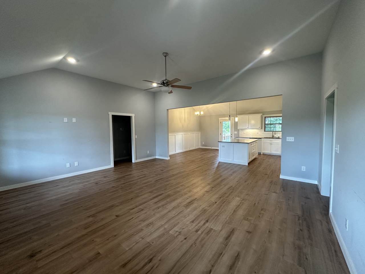 https://bt-photos.global.ssl.fastly.net/nashville/1280_boomver_3_RTC2824697-1.jpg