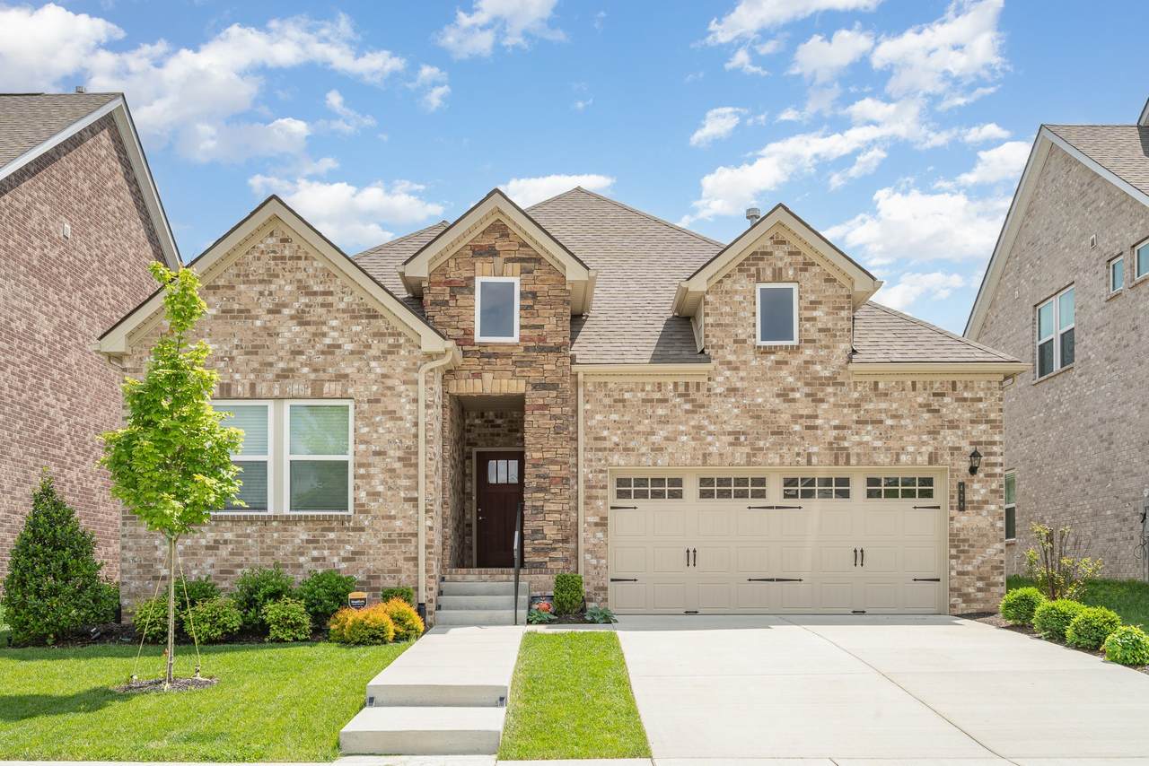 428 Triple Crown Cir - Photo 1