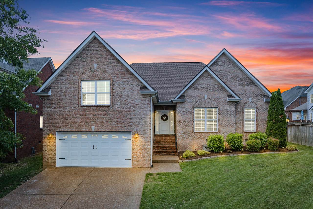 141 Fieldcrest Cir - Photo 1