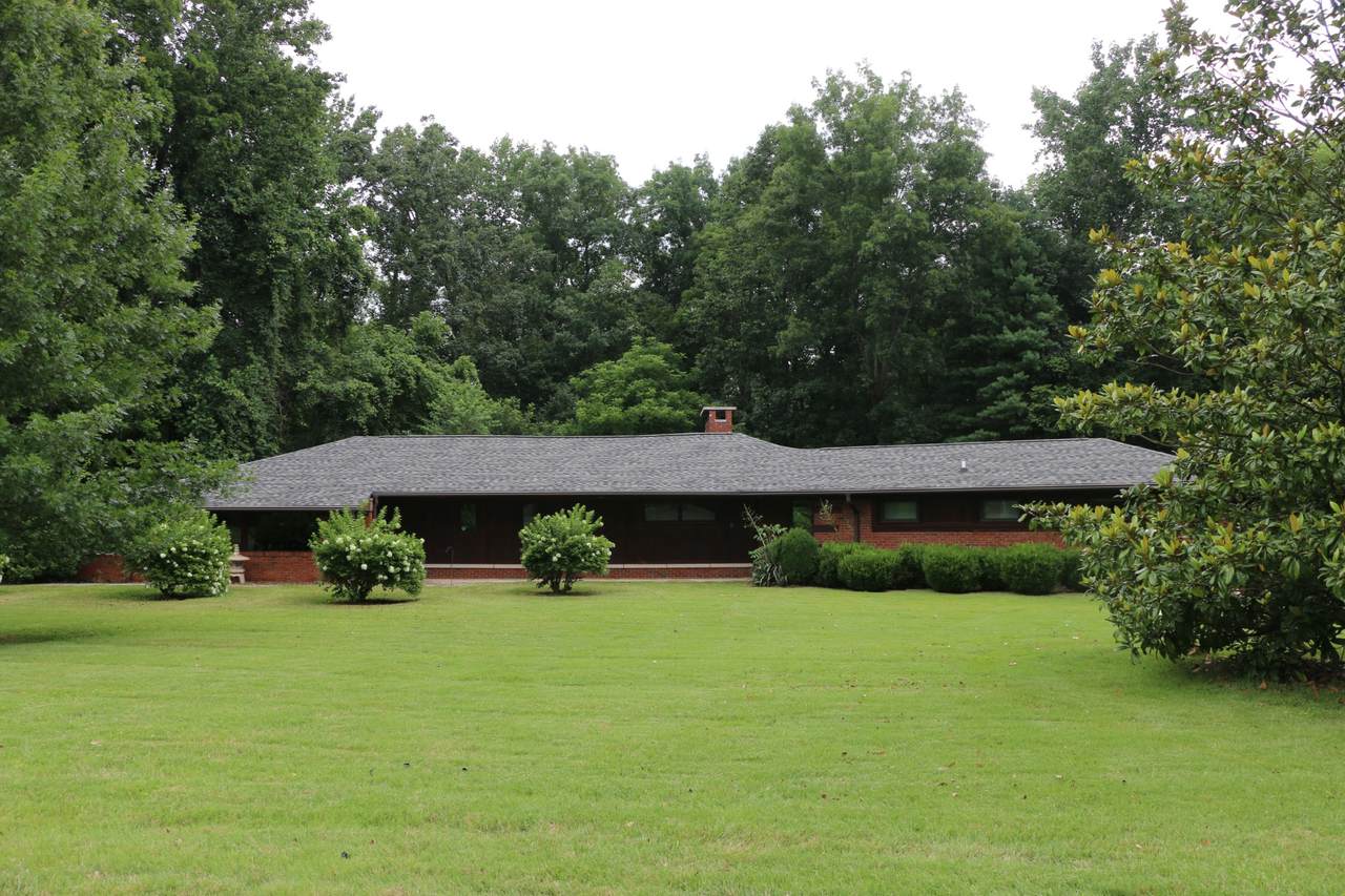 35 Coventry Cir - Photo 1