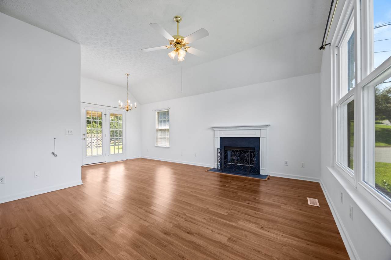 1905 Dunedin Dr - Photo 1