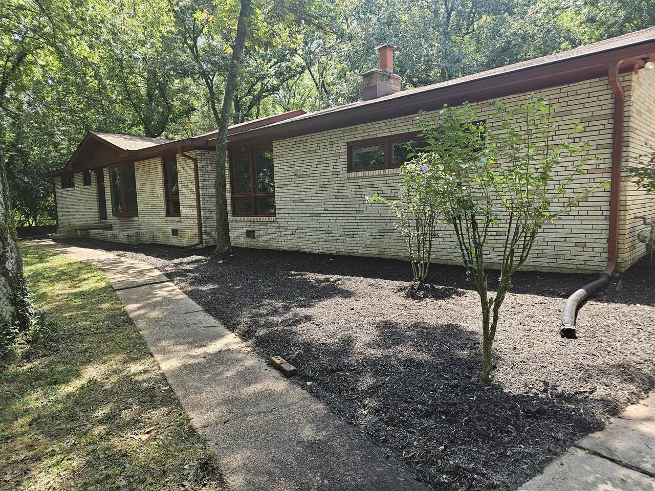 https://bt-photos.global.ssl.fastly.net/nashville/1280_boomver_4_RTC2906998-1.jpg
