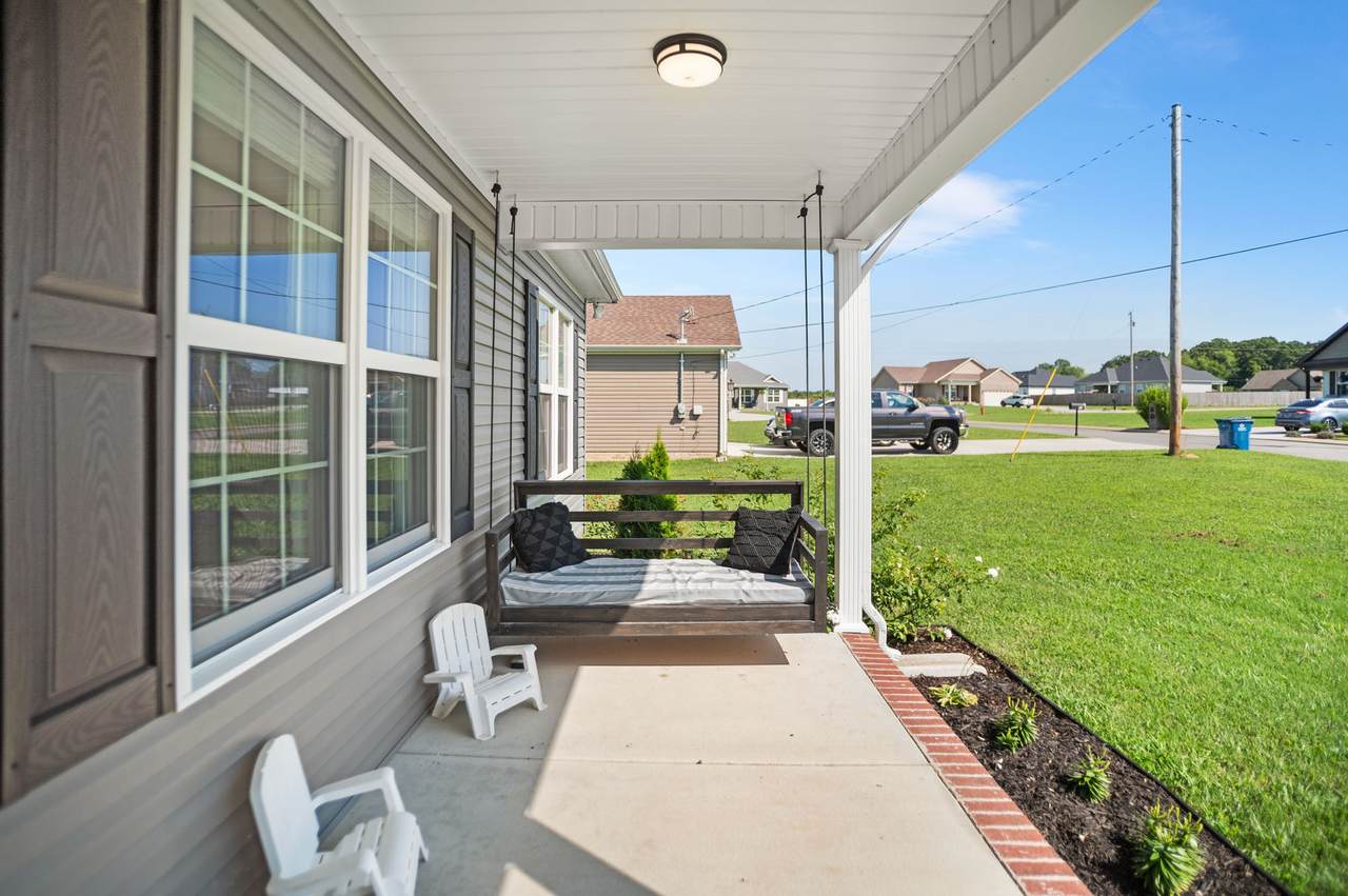 32 Saddle St - Photo 1