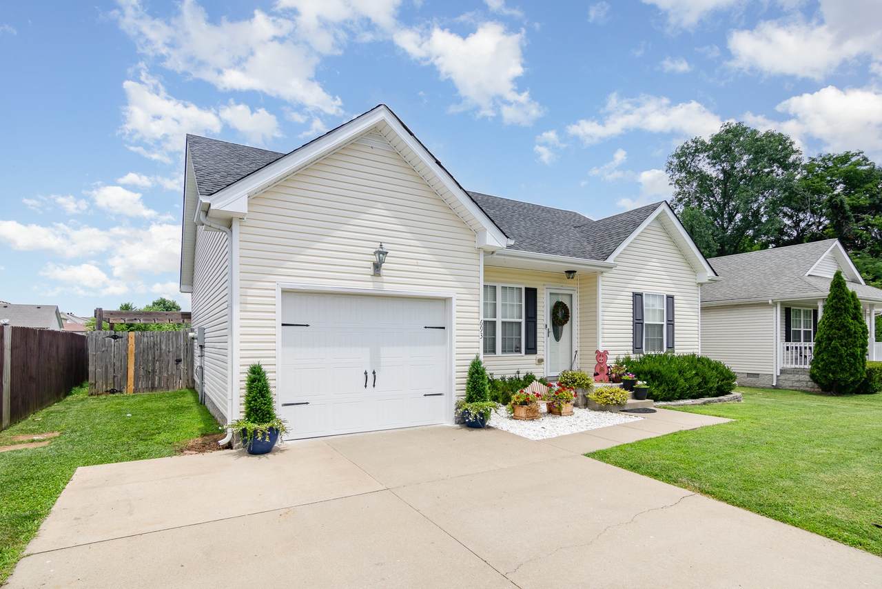 693 Sly Fox Dr - Photo 1