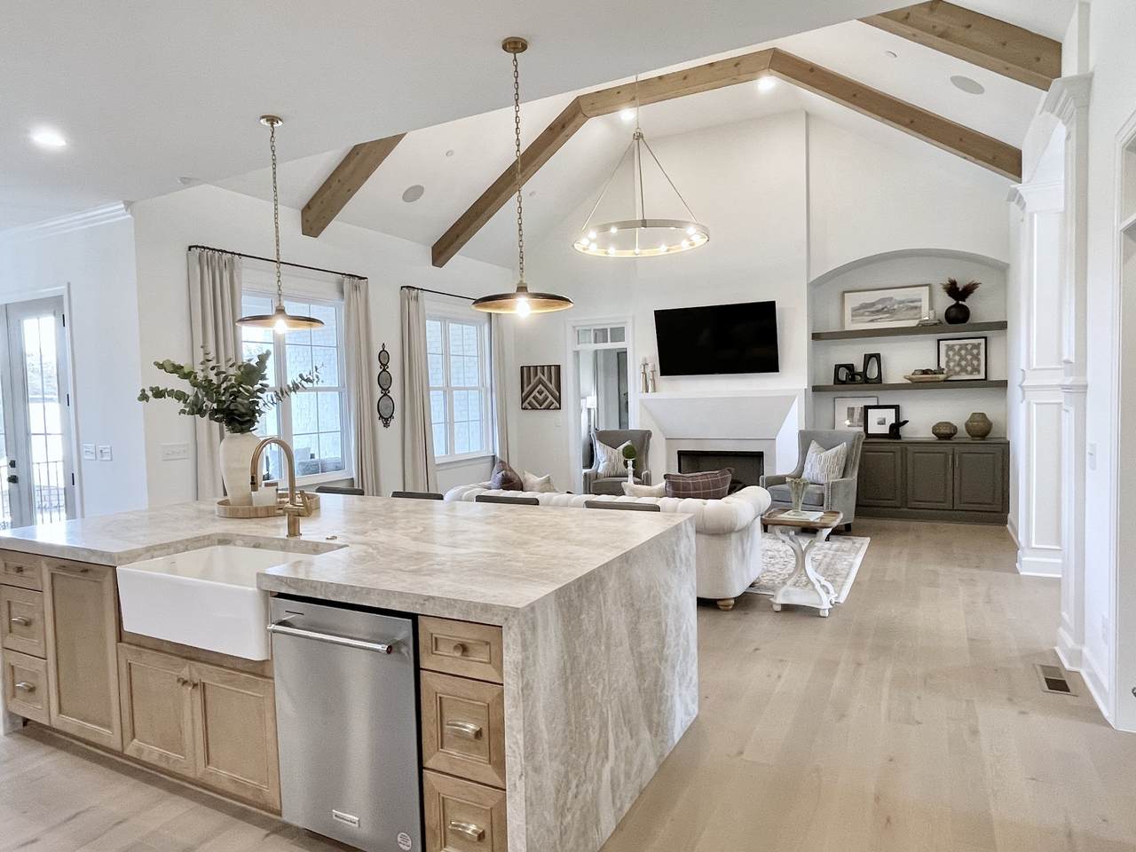 1002 Pasadena Drive - Photo 1