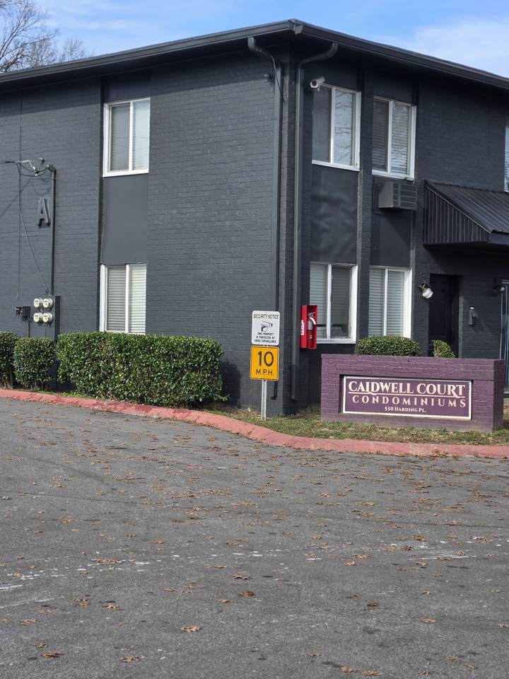 550 Harding Pl - Photo 1