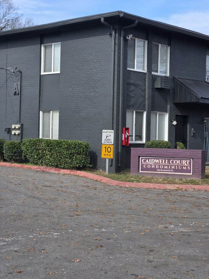 550 Harding Pl - Photo 1