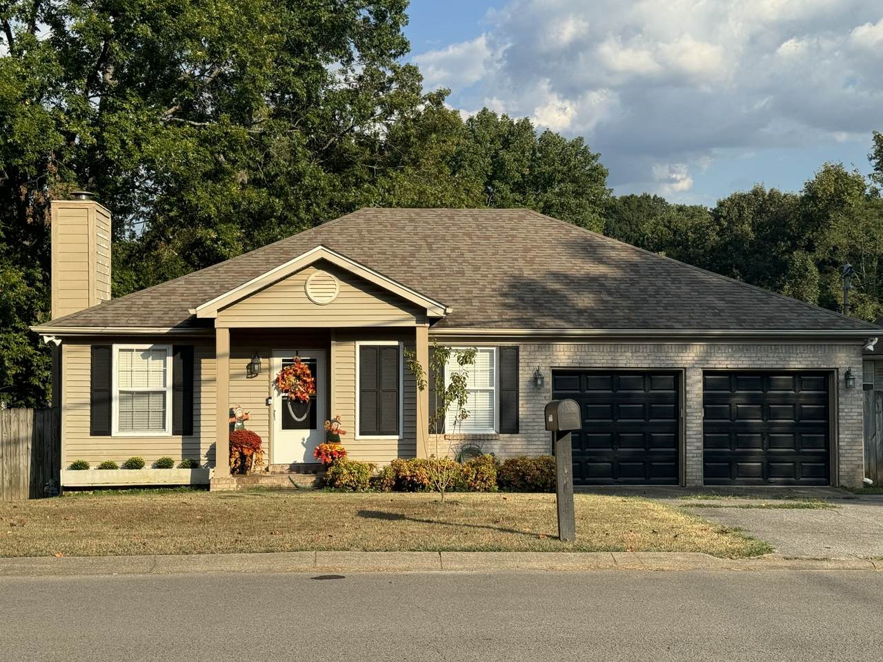 1041 Cedar Creek Village Rd - Photo 1