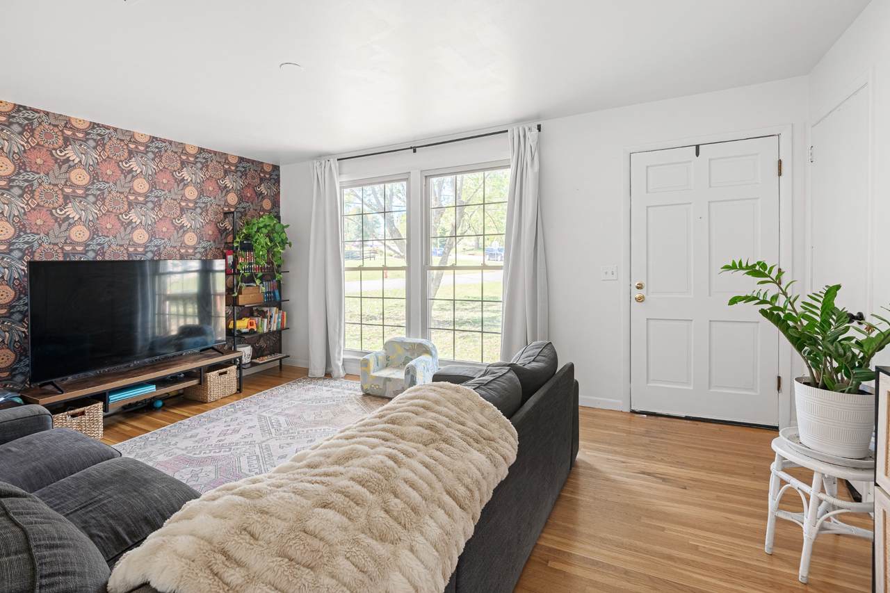 4015 Plantation Dr - Photo 1