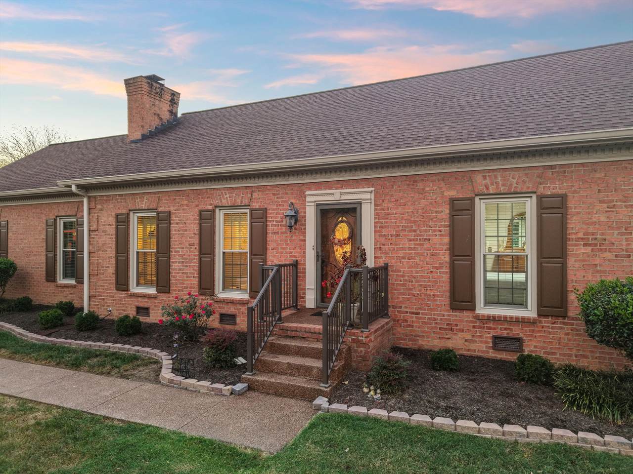 102 Hickory Trl - Photo 1