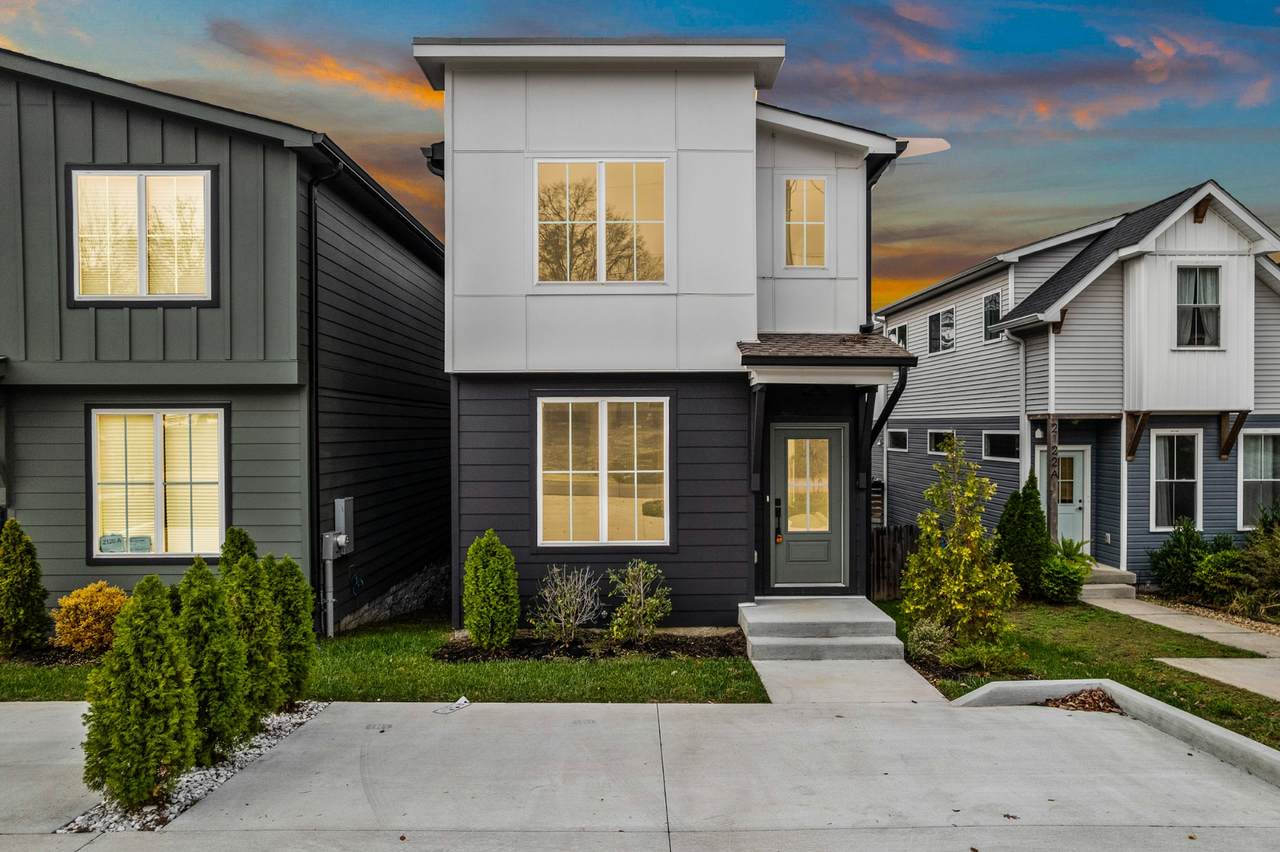 2120B Burns St - Photo 1