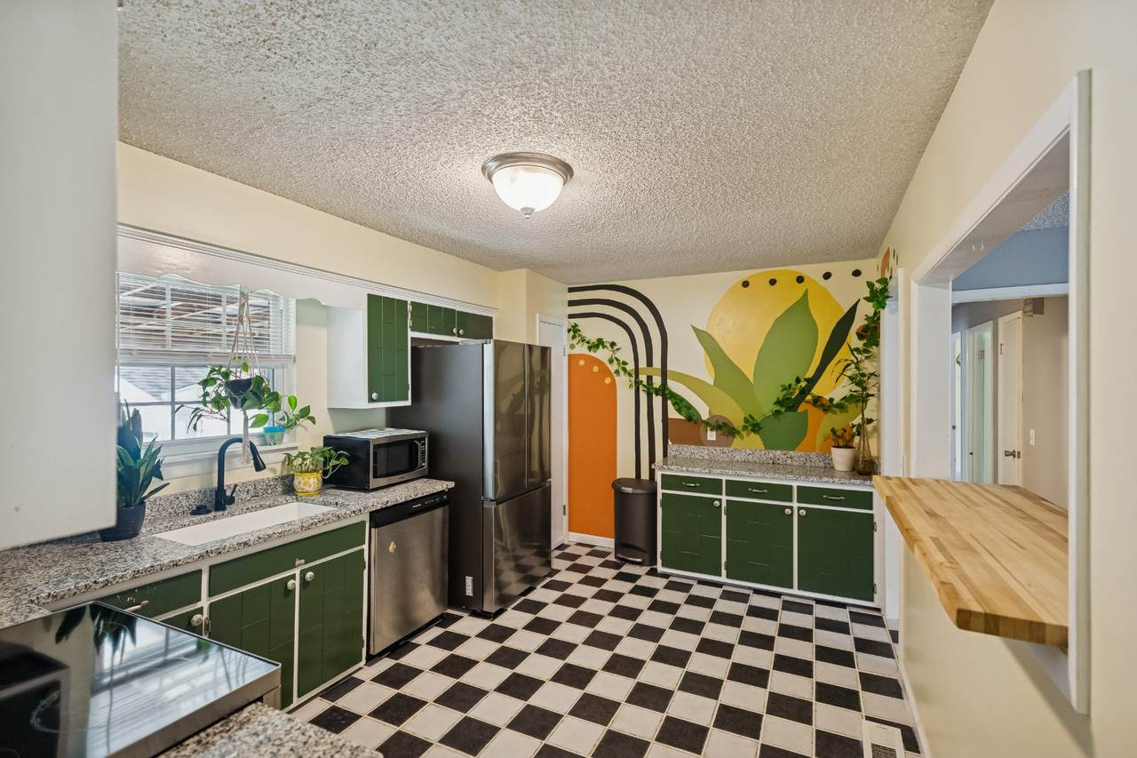 465 Rockwood Dr - Photo 1