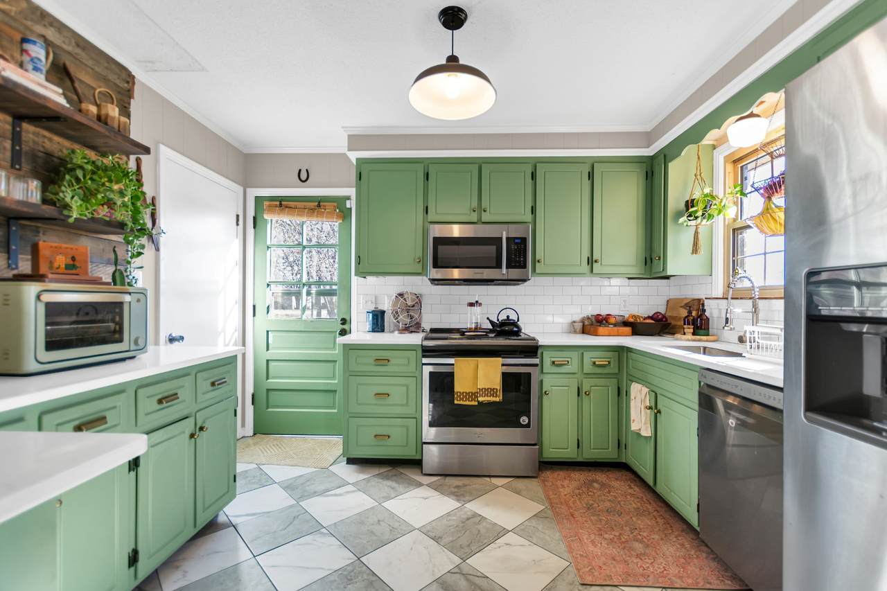 284 Stephanie Dr - Photo 1