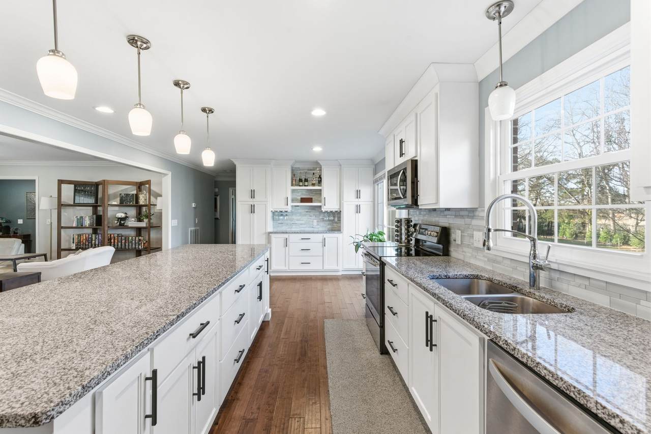 1919 Robinson Rd - Photo 1