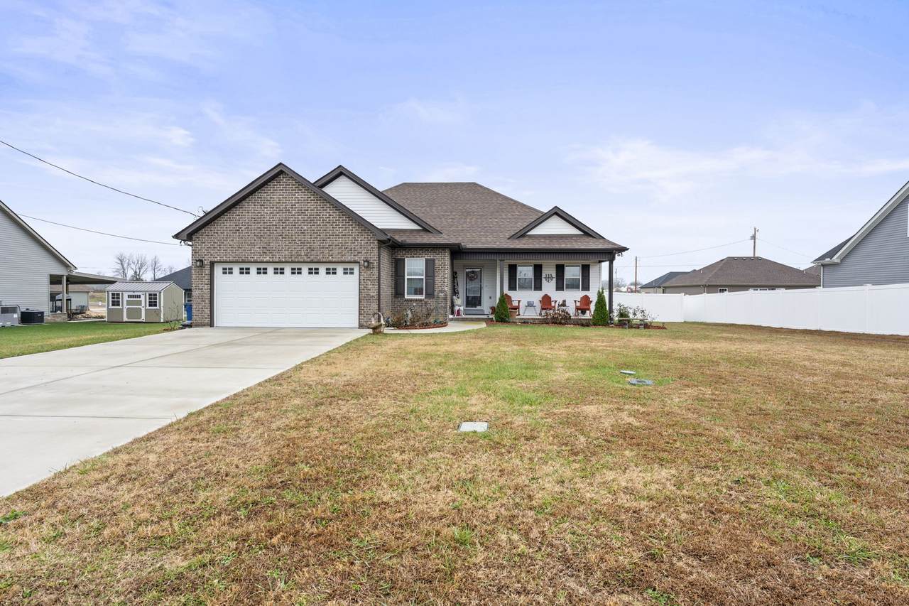 110 Saddle St - Photo 1