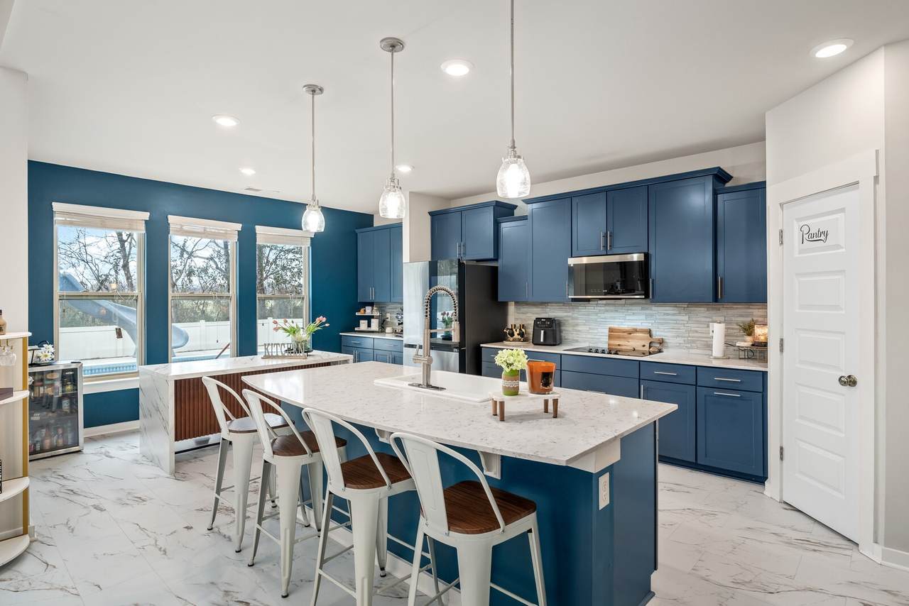 1413 Burrows Ave - Photo 1