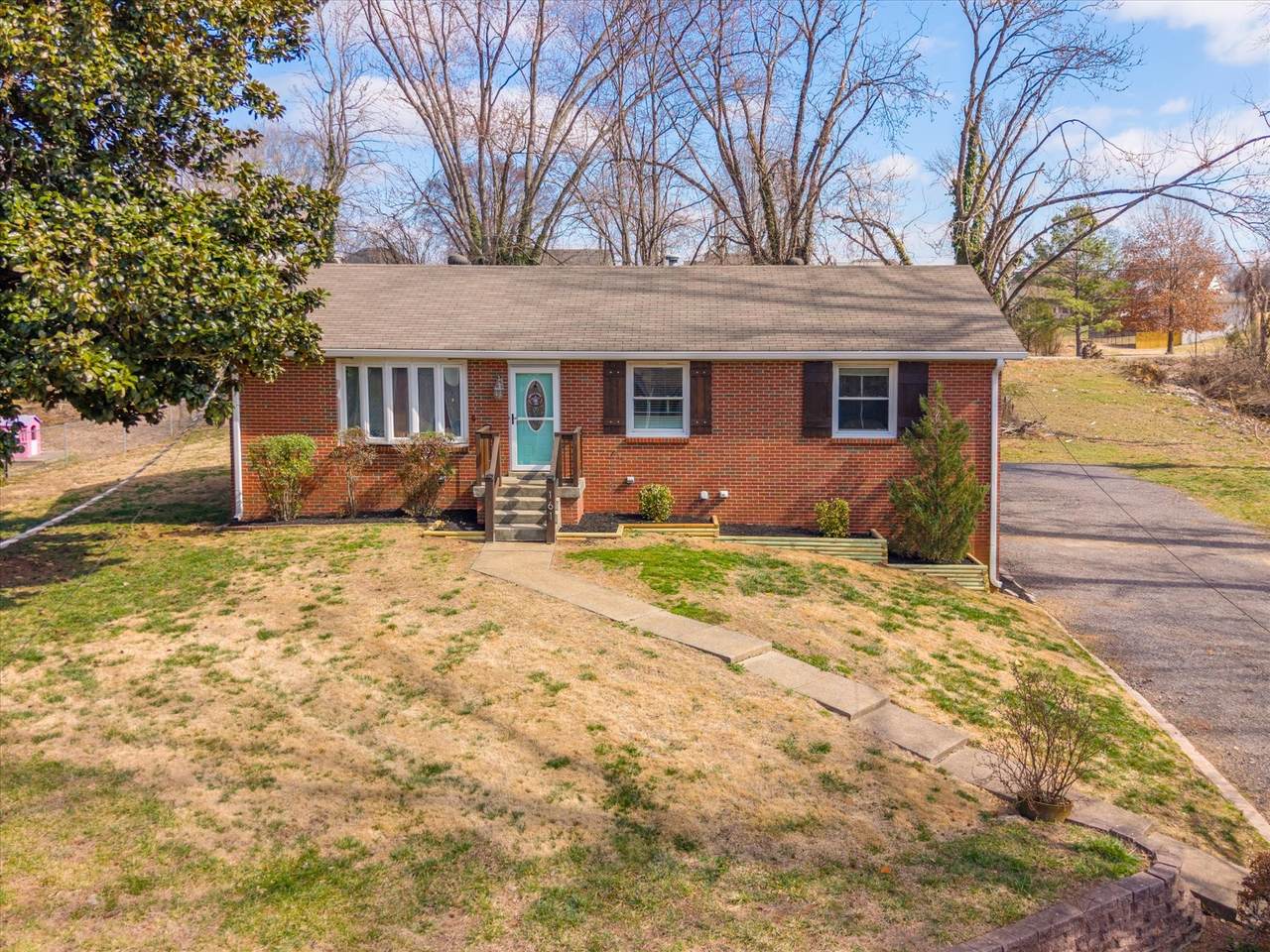 161 W Regent Dr - Photo 1