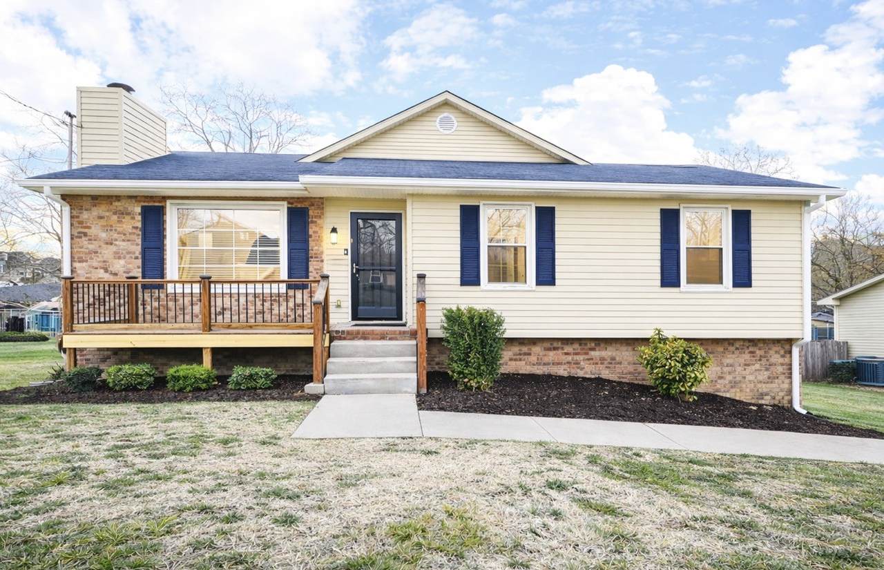 121 Hillwood Dr - Photo 1