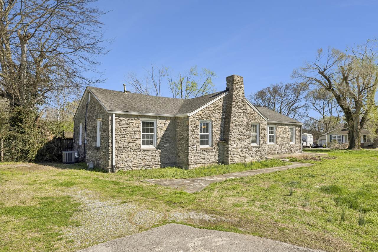 246 E Woodrow St - Photo 1