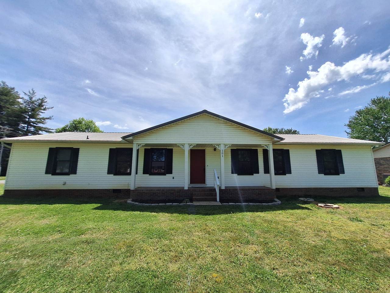 101 Lisa Cir - Photo 1