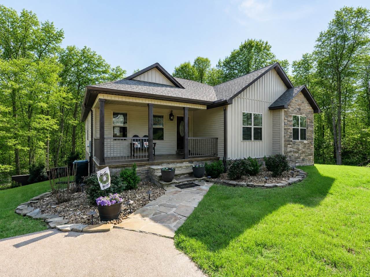 140 Eagle Crest Ln - Photo 1