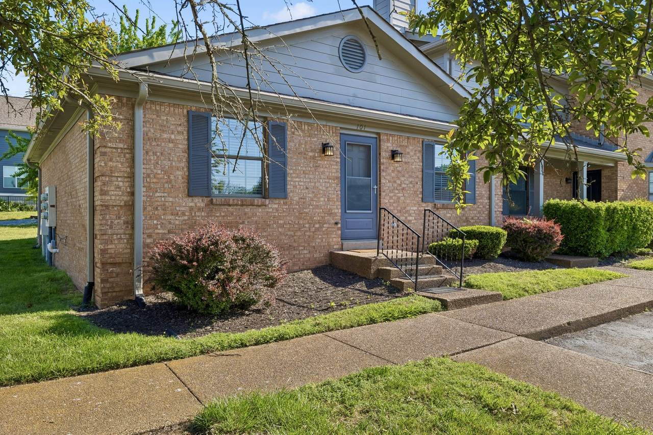 101 Ellington Pl - Photo 1