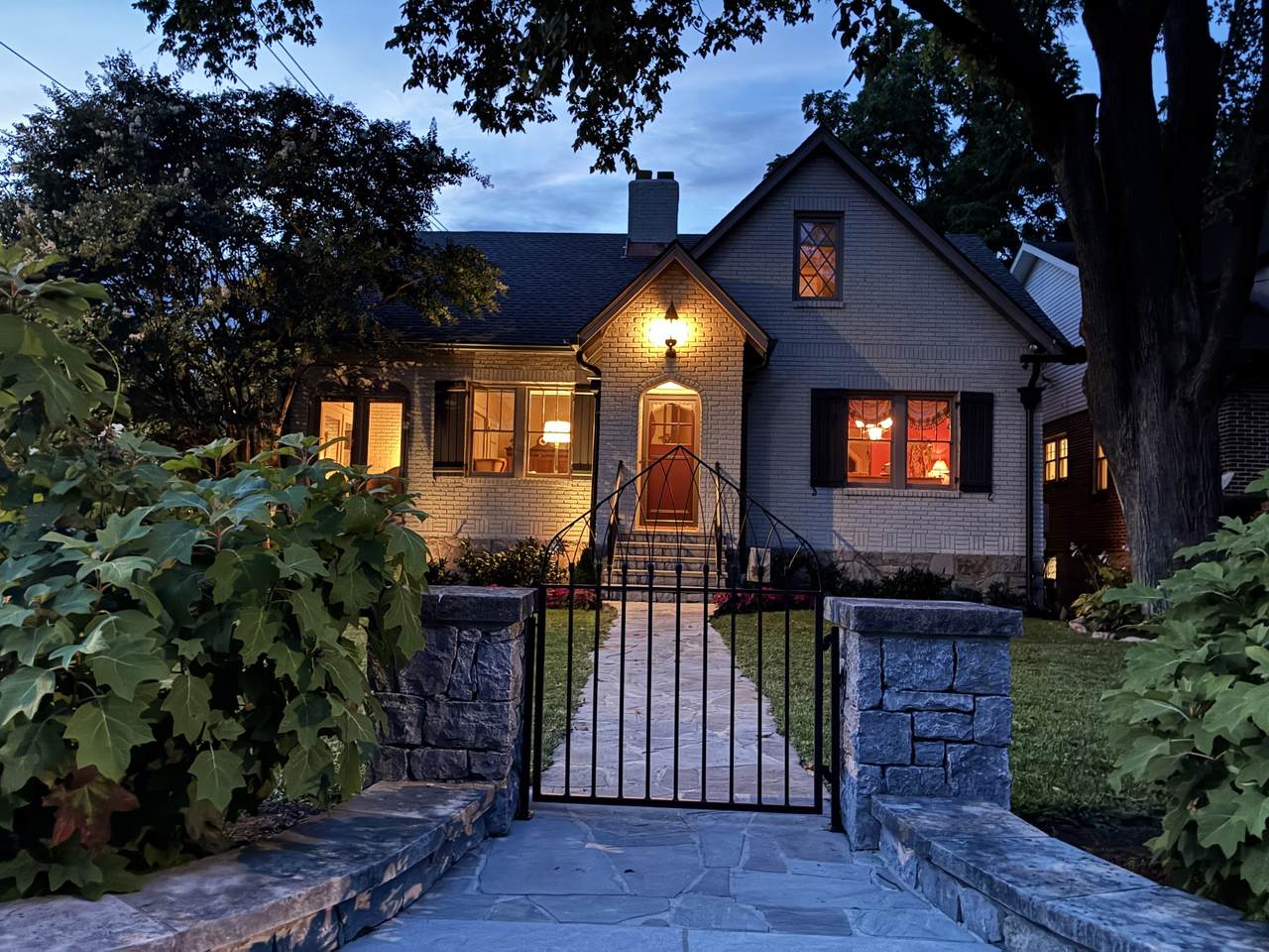 2720 W Linden Ave - Photo 1