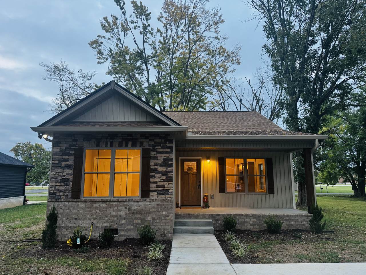 207 Strawberry St - Photo 1