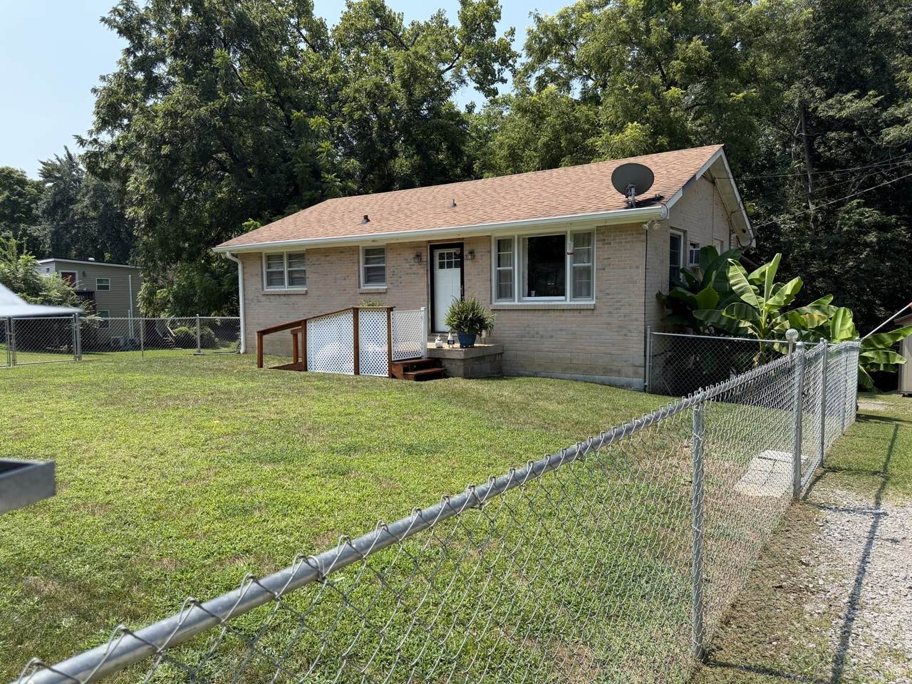 124 Joyce Ln - Photo 1