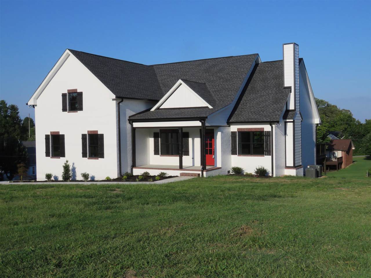105 Lakeview - Photo 1