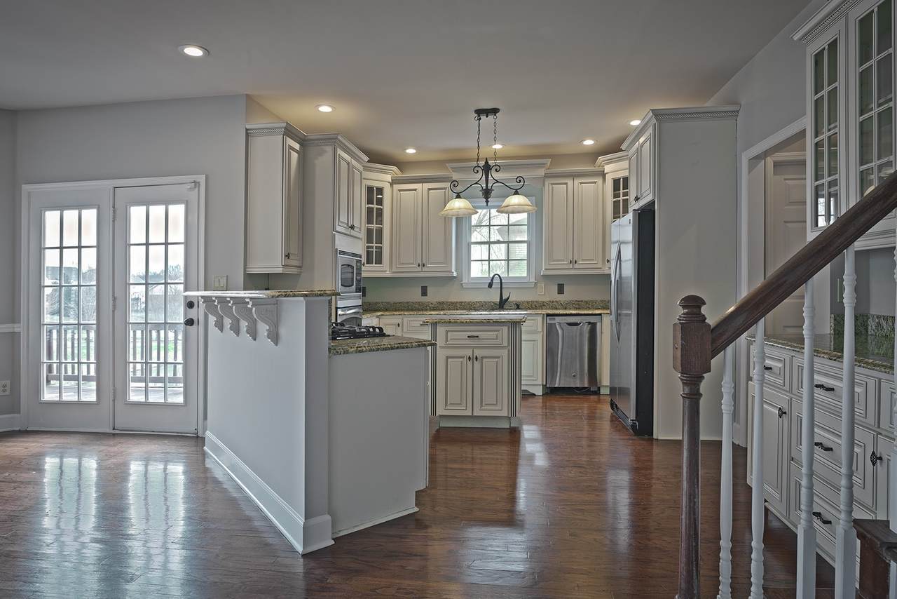 104 Lake Ridge - Photo 1