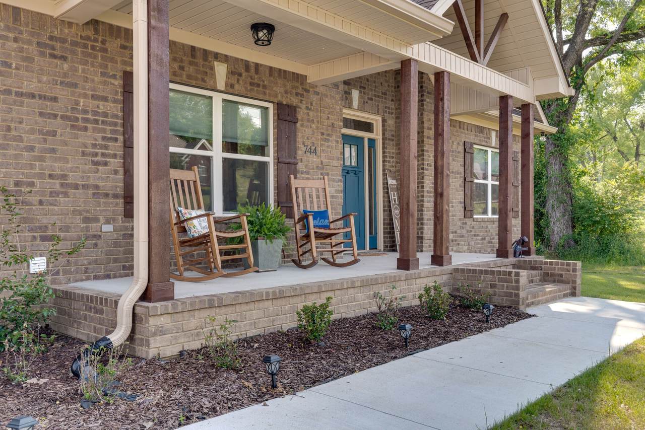 744 Brookside Dr - Photo 1
