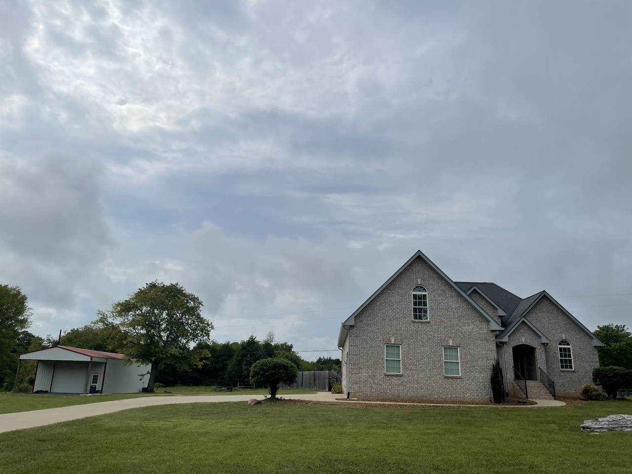 9643 Valley View Rd - Photo 1