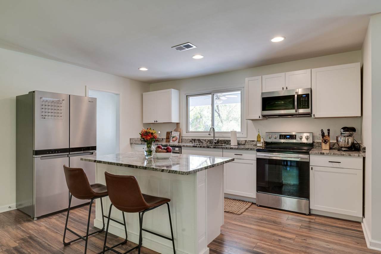 1180 Old Pinnacle Rd - Photo 1