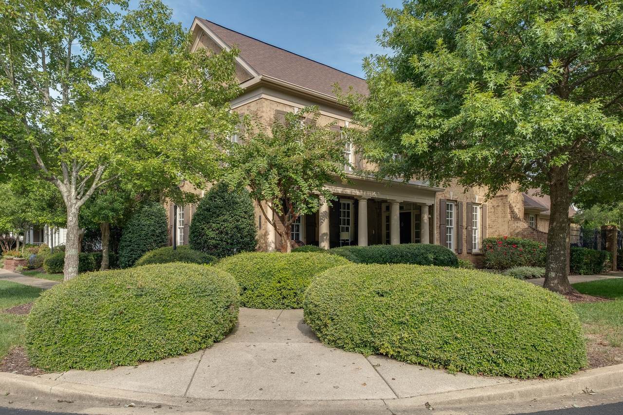 1826 Thornbrook Ln - Photo 1
