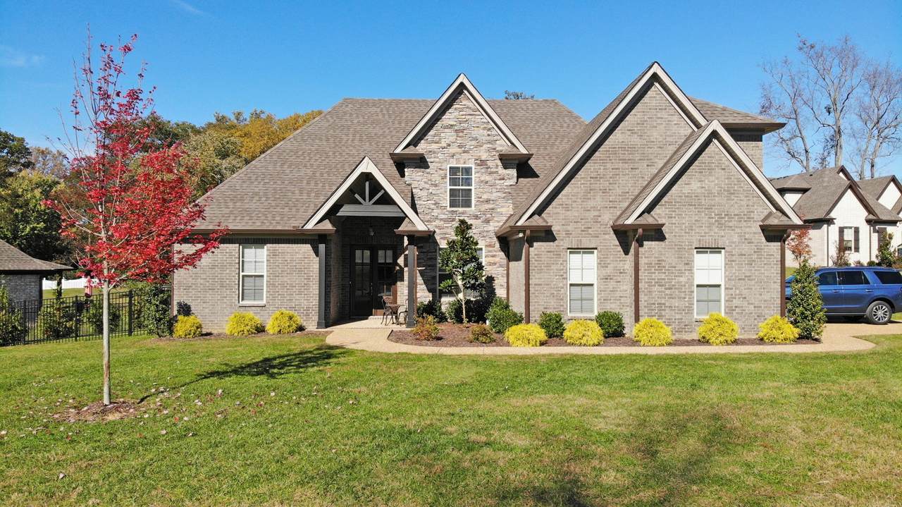 135 Circle Dr - Photo 1