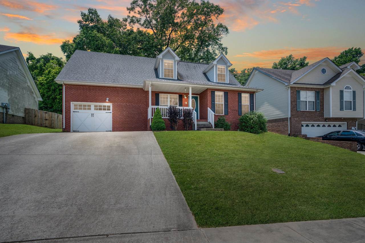 916 Excalibur Dr - Photo 1