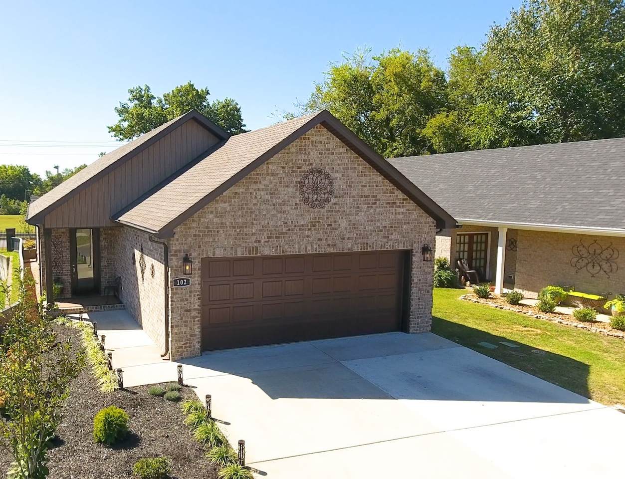102 Celebration St - Photo 1
