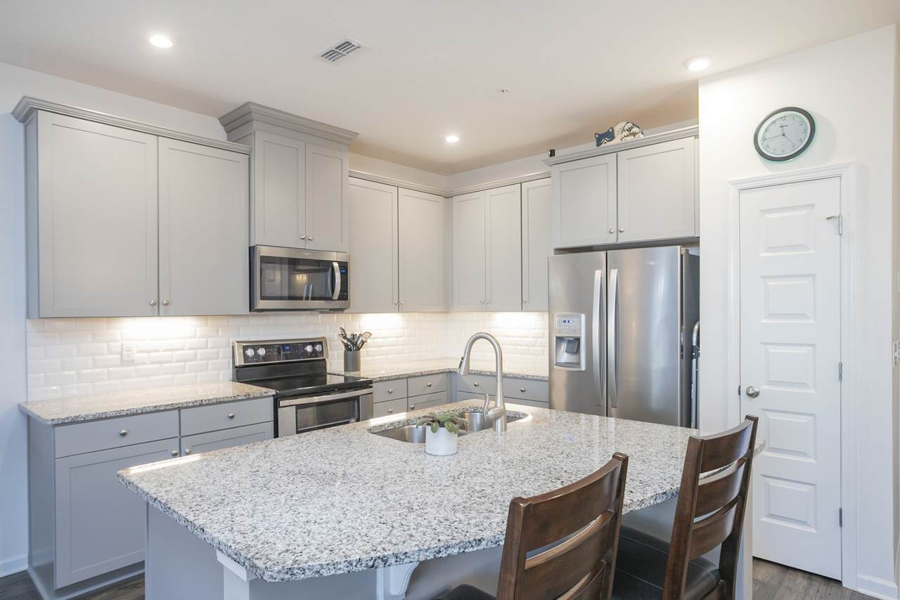3322 Brookberry Ln - Photo 1