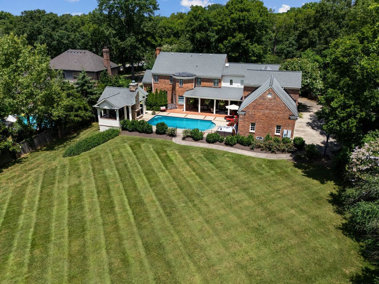 2433 Golf Club Ln - Photo 1