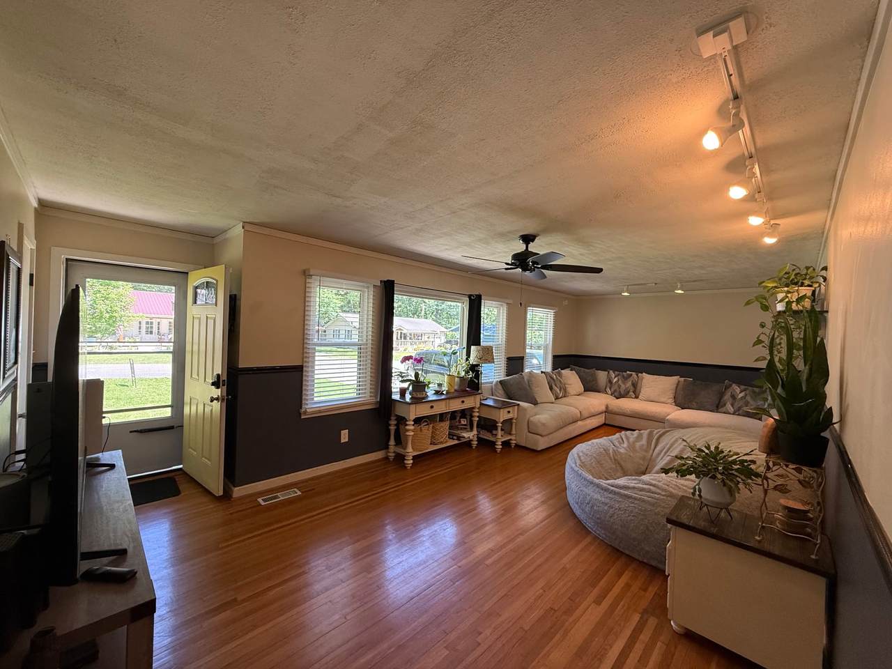 https://bt-photos.global.ssl.fastly.net/nashville/1280_boomver_4_RTC2866447-1.jpg