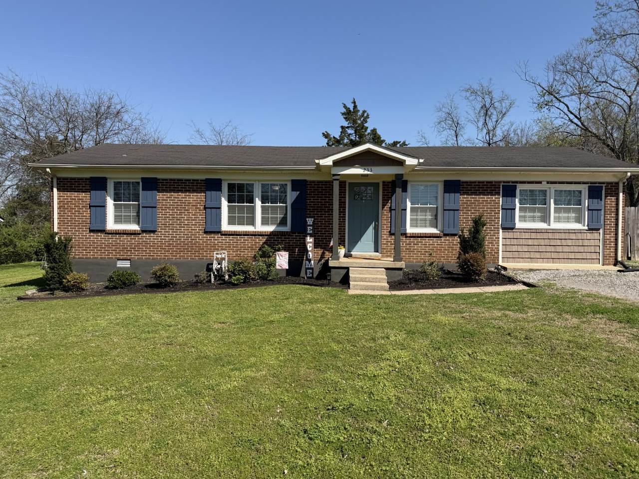 233 Hopkins Ave - Photo 1