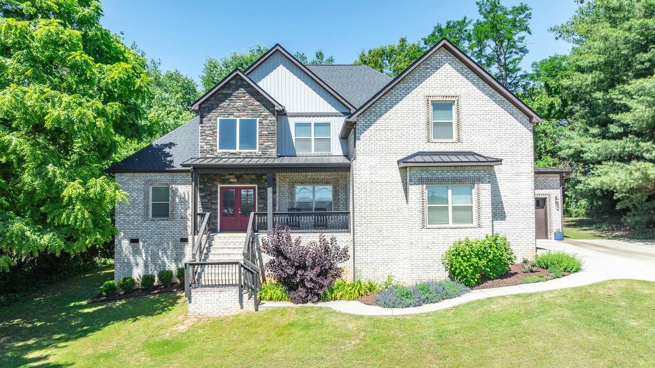 652 Vaughan Rd - Photo 1