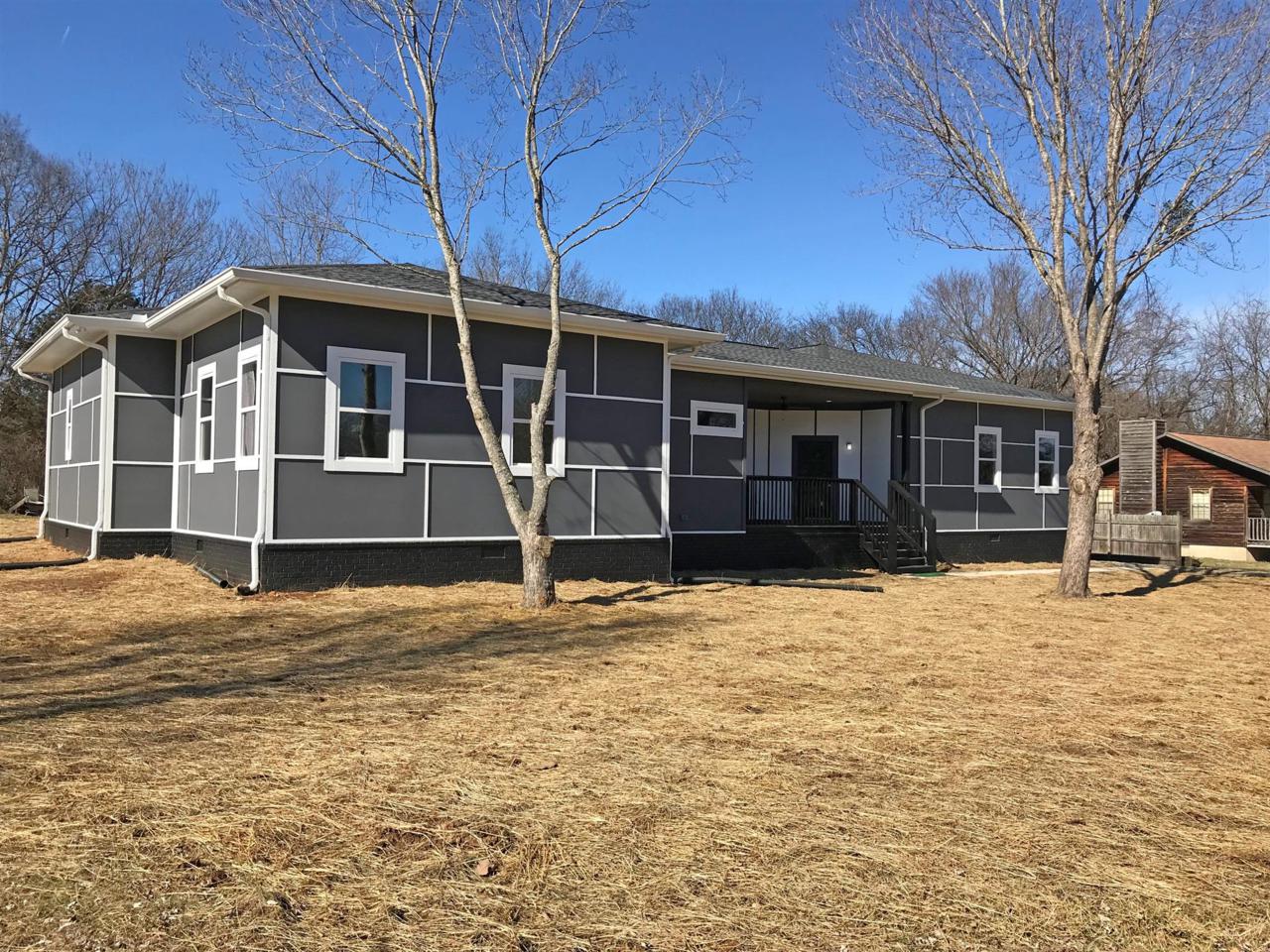 105 Manor Pl - Photo 1