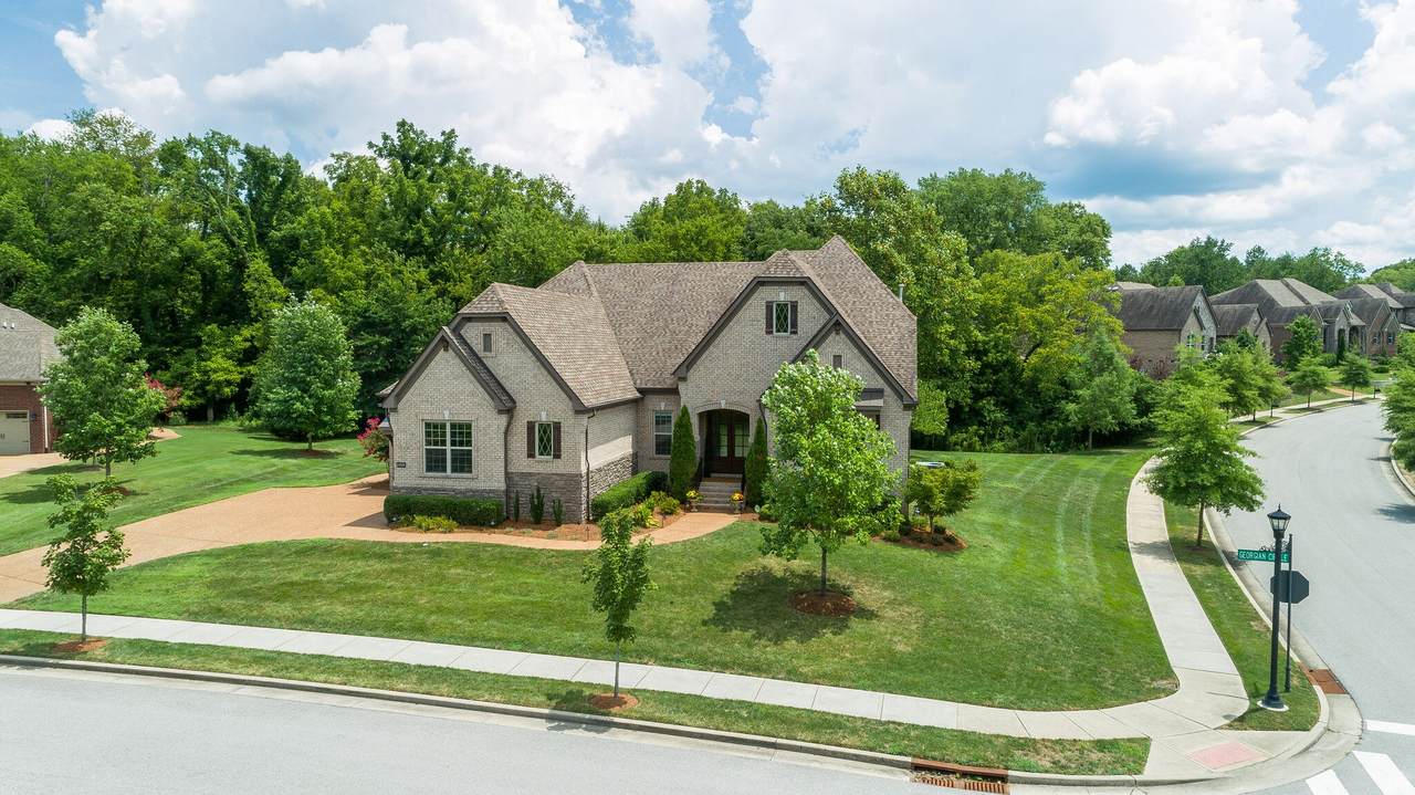 2200 Georgian Cir - Photo 1