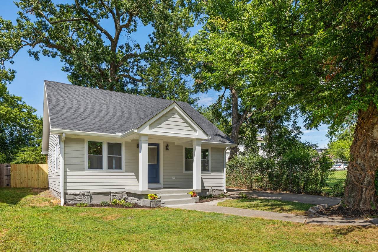 1413 Chester Ave - Photo 1